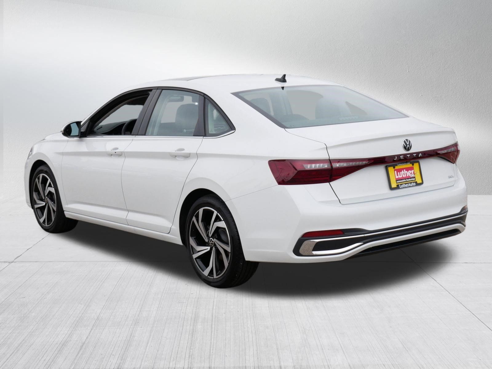 Certified 2026 Volkswagen Jetta SEL FWD image 5