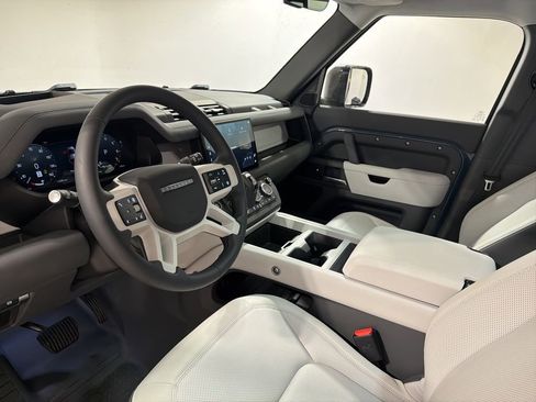 Used 2025 Land Rover Defender 110 S image 10