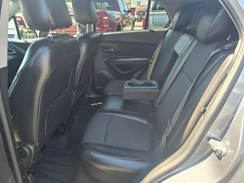 Used 2019 Chevrolet Trax LT FWD image 12