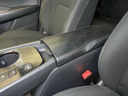 Used 2024 Nissan Rogue S FWD image 30