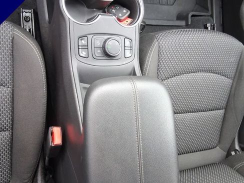 Used 2024 GMC Terrain SLE w/ Driver Convenience Package AWD/4WD image 24
