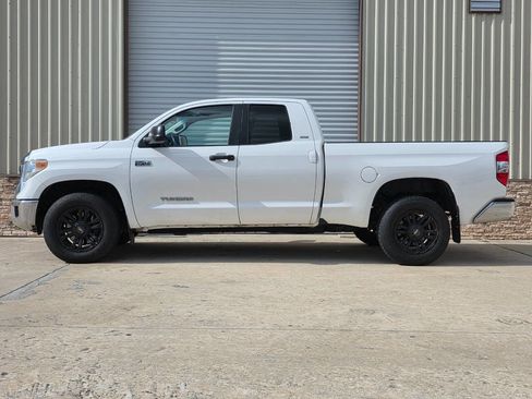 Used 2015 Toyota Tundra SR5 RWD image 2