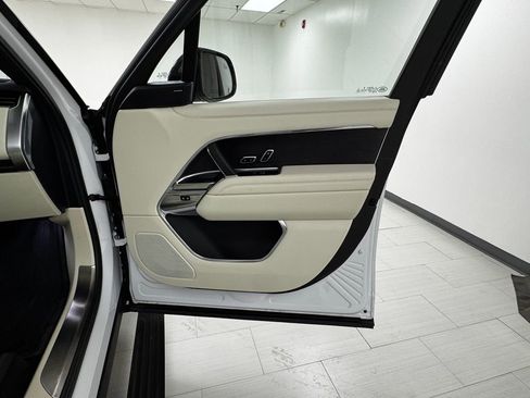 Used 2023 Land Rover Range Rover SE image 13