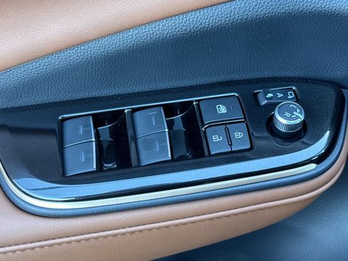 New 2026 Toyota Crown Signia image 14