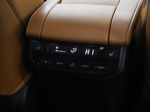 Used 2022 Toyota Highlander Platinum image 17