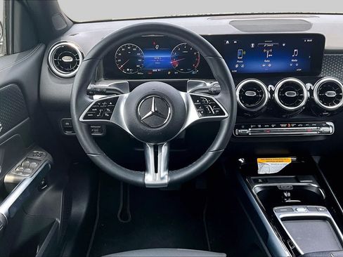 Certified 2025 Mercedes-Benz GLB 250 image 6