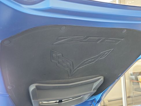 Used 2015 Chevrolet Corvette Z06 w/ 3LZ Preferred Equipment Group RWD image 27