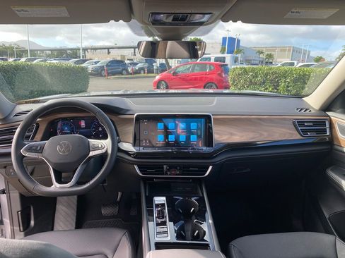 New 2026 Volkswagen Atlas SE FWD image 31