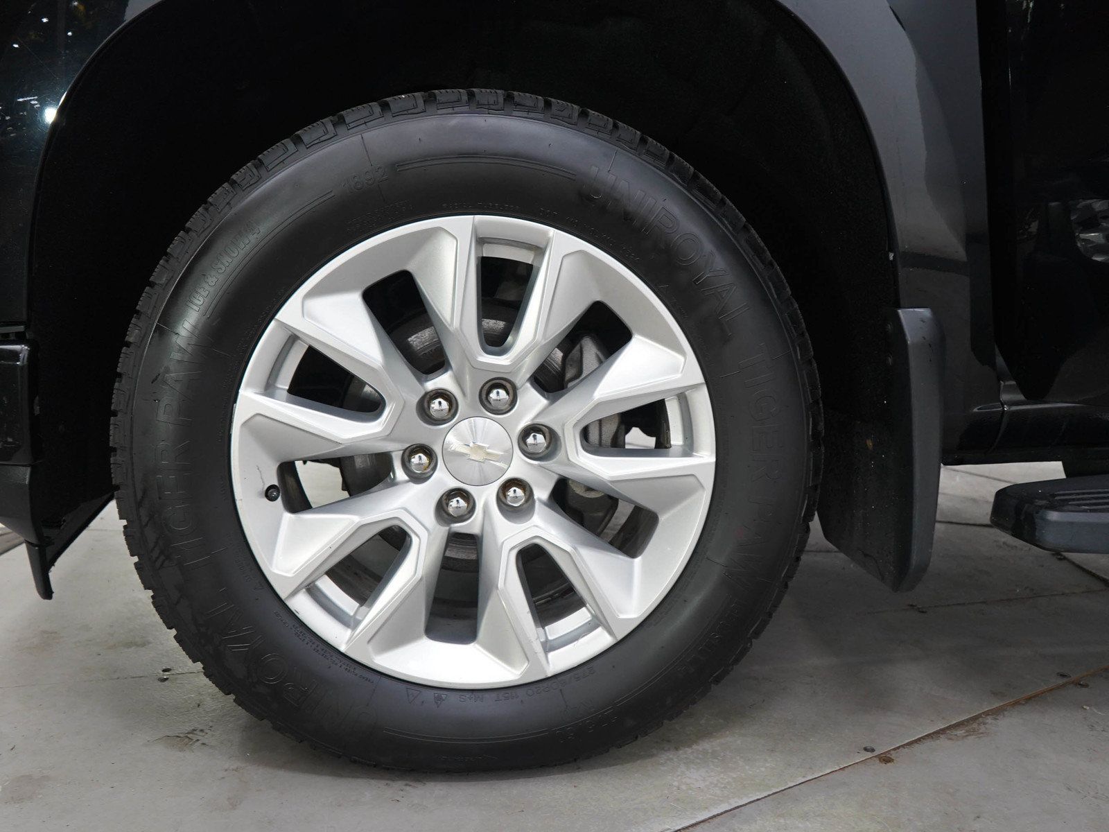 Used 2019 Chevrolet Silverado 1500 Custom w/ Custom Convenience Package AWD/4WD image 27