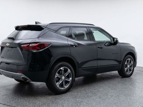 Used 2025 Chevrolet Blazer LT FWD image 9