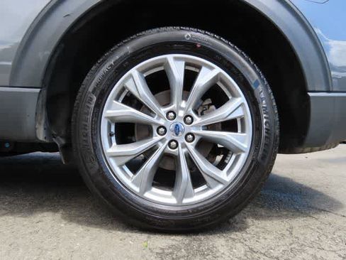 Used 2023 Ford Explorer XLT w/ Equipment Group 202A AWD/4WD image 10