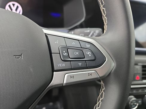 Certified 2024 Volkswagen Taos SE image 17