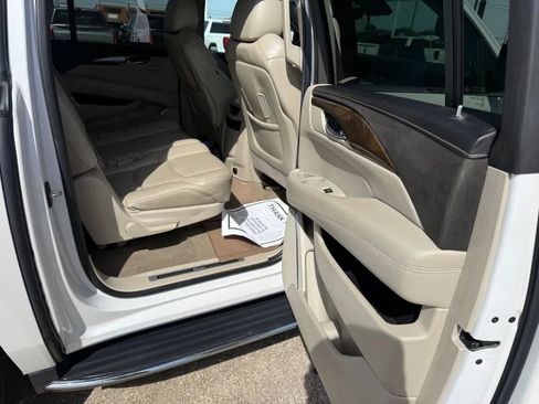 Used 2019 Cadillac Escalade ESV Premium Luxury AWD/4WD image 14