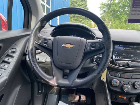 Used 2019 Chevrolet Trax LT FWD image 16