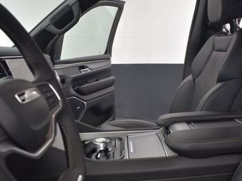 New 2026 Jeep Grand Wagoneer Limited w/ 8-Passenger Seating Package image 9