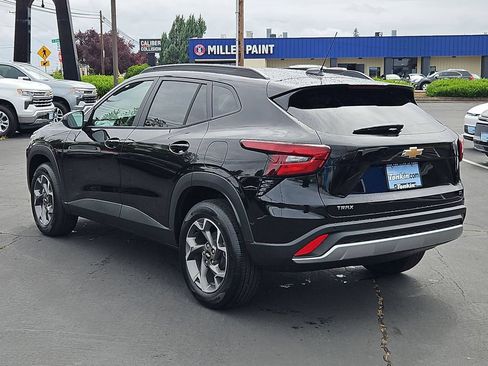 New 2026 Chevrolet Trax LT w/ Driver Confidence Package FWD image 4