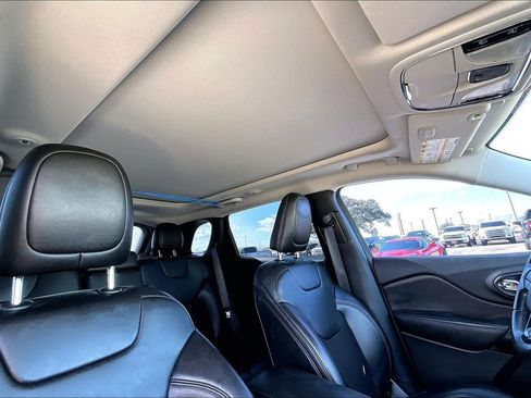 Used 2020 Jeep Cherokee Latitude Plus image 28