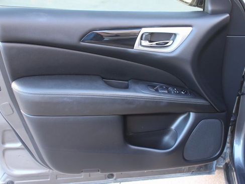 Used 2019 Nissan Pathfinder S image 20