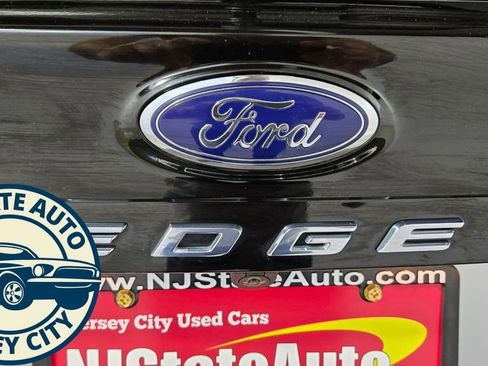 Used 2023 Ford Edge Titanium image 28