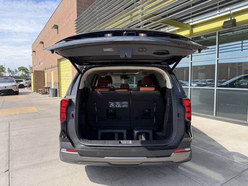 Used 2025 Kia Carnival SX w/ SX Dark Edition Package FWD image 40