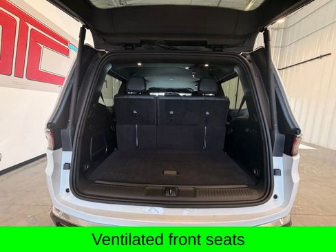 Used 2025 Jeep Wagoneer 4WD image 15