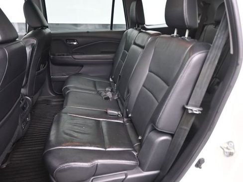 Used 2017 Honda Pilot Touring image 11