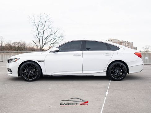 Used 2018 Honda Accord Touring image 4