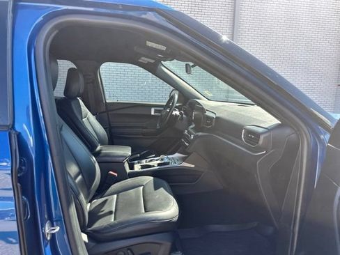 Used 2020 Ford Explorer XLT w/ Equipment Group 202A AWD/4WD image 7