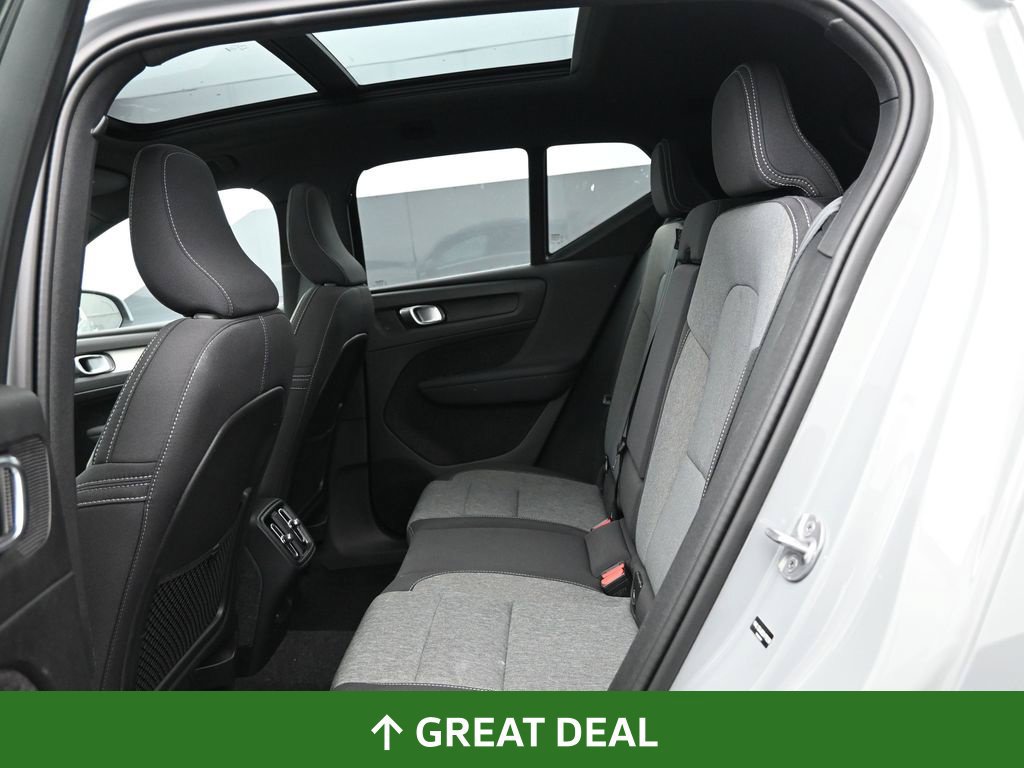 Used 2025 Volvo XC40 B5 Core AWD/4WD image 19
