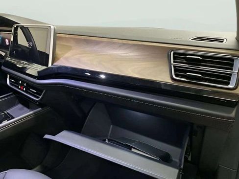 Used 2024 Volkswagen Atlas SE AWD/4WD image 64