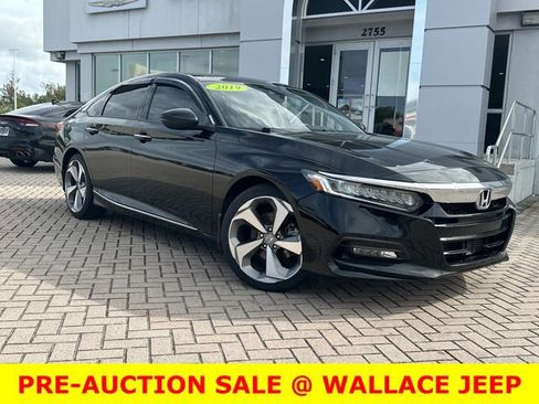 Used 2019 Honda Accord Touring image 2