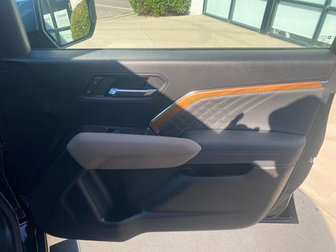 New 2025 GMC Canyon Denali w/ LPO, Denali Black Edition image 31