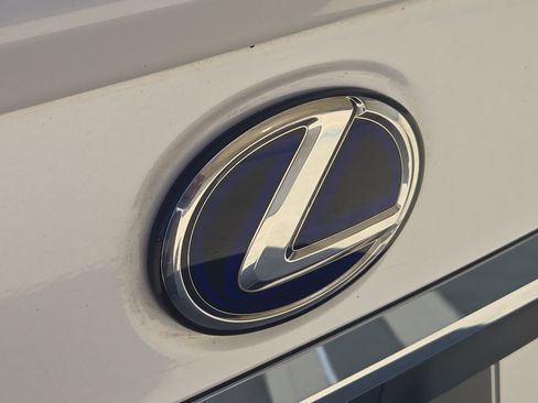 Used 2020 Lexus ES 300h w/ Premium Package image 18