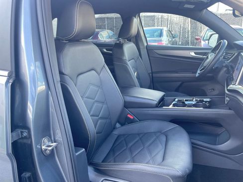 Used 2025 Volkswagen Atlas Cross Sport SE image 36