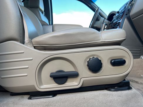 Used 2005 Ford F150 Lariat AWD/4WD image 27
