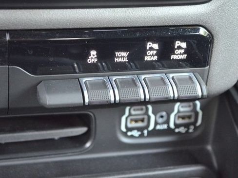 Used 2023 RAM 1500 Big Horn AWD/4WD image 29