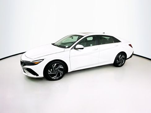 Used 2025 Hyundai Elantra SEL FWD image 4