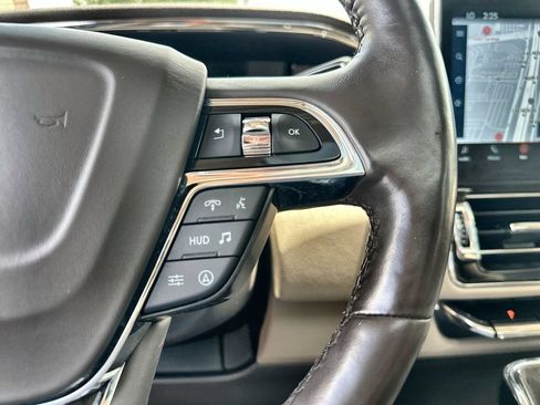 Used 2022 Lincoln Navigator Reserve AWD/4WD image 32