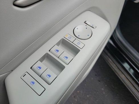 Used 2025 Hyundai Kona SE image 15