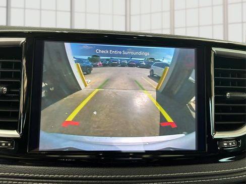 Used 2023 Chrysler Pacifica Limited FWD image 25
