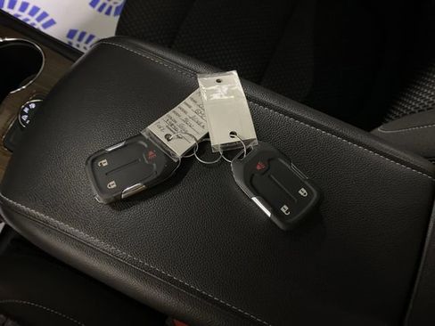 Used 2023 GMC Acadia SLE image 18