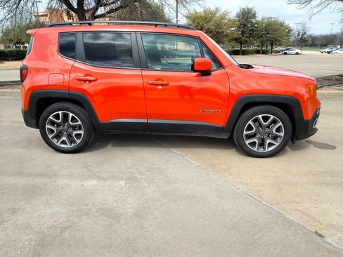 Used 2017 Jeep Renegade Latitude image 4