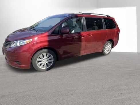 Used 2014 Toyota Sienna LE AWD/4WD image 12