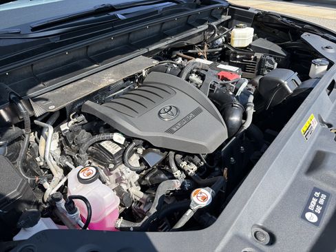 Certified 2024 Toyota Highlander LE AWD/4WD image 22