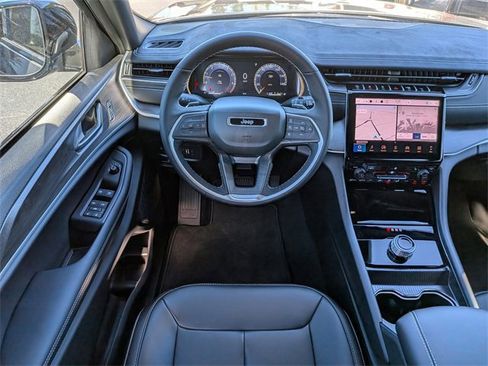 New 2025 Jeep Grand Cherokee Limited w/ Black Appearance Package image 16