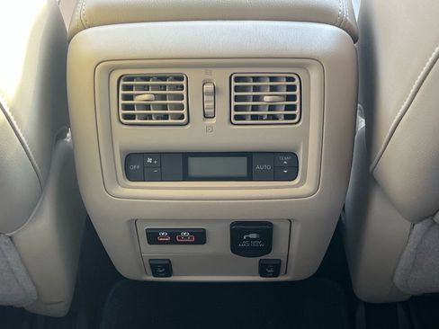 Used 2019 Nissan Pathfinder Platinum image 19