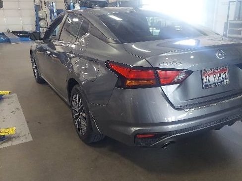 Used 2023 Nissan Altima 2.5 SV w/ SV Premium Package AWD/4WD image 2