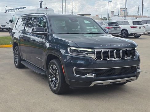 Used 2024 Jeep Wagoneer L Series II image 3