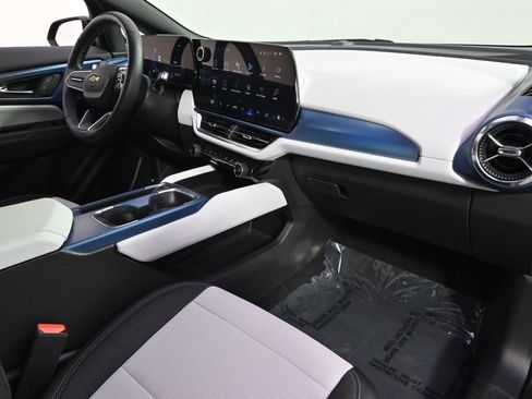 Used 2025 Chevrolet Equinox EV LT image 15