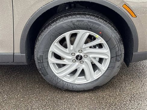 New 2026 Lincoln Corsair Premiere image 9